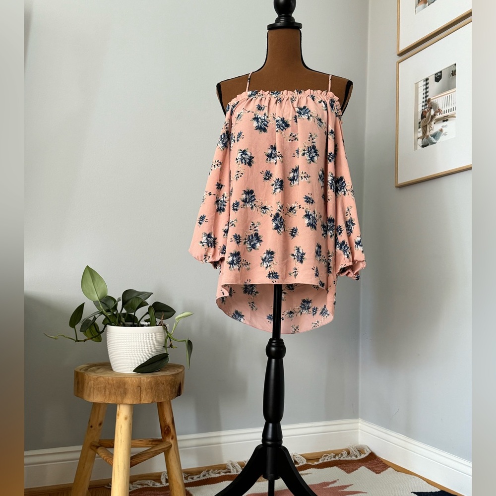 Paper Crane off the shoulder flowy size large blouse